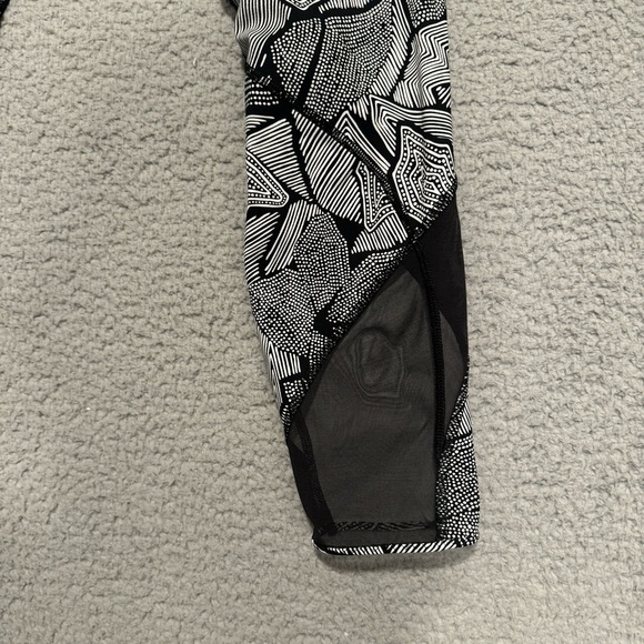 LULULEMON Pace Rival Crop Dottie Tribe Leggings Size 6 Inseam 25" Black White - Picture 5 of 10